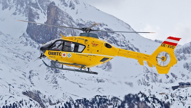 The two seriously injured men were flown to hospital by emergency helicopter (symbolic image). (Bild: Birbaumer Christof)