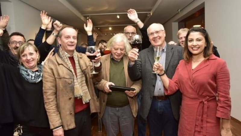 Kommunisten feiern: Ernest Kaltenegger, Franz Stephan Parteder, Werner Murgg (v.r.) (Bild: Richard Heintz)