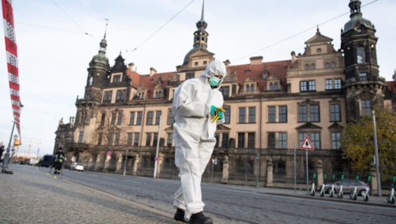 Die Straßen rund um das Residenzschloss wurden großräumig abgesperrt. (Bild: AFP)