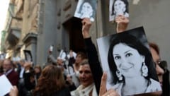 Caruana Galizia, eine regierungskritische Bloggerin, war am 16. Oktober 2017 im Alter von 53 Jahren in der Nähe ihres Hauses in Malta in ihrem Auto in die Luft gesprengt worden. (Bild: AFP )