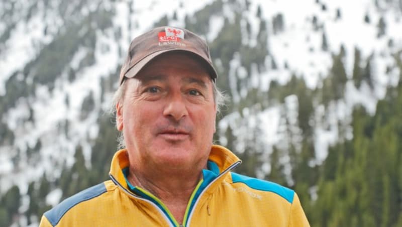 Rudi Mair, Leiter des Lawinenwarndiensts Tirol, warnt Wintersportler. (Bild: Christof Birbaumer / Kronenzeitung)