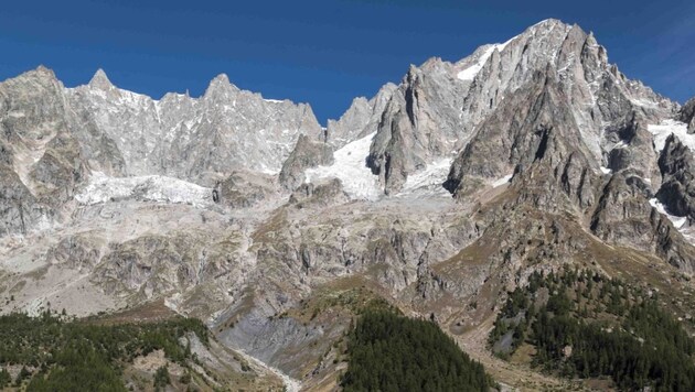 Blick vom italienischen Courmayeur auf das Mont-Blanc-Massiv (Bild: AP)