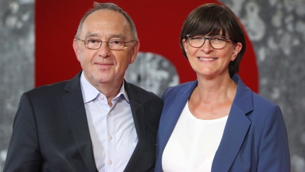 Norbert Walter-Borjans (li.) und Saskia Esken (Bild: AFP)