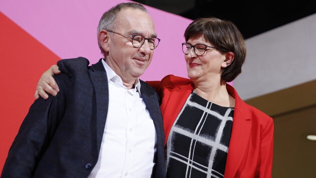 Das neue SPD-Führungsduo Norbert Walter-Borjans und Saskia Esken (Bild: AFP)