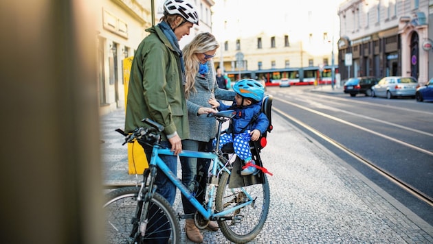 Für Freizeit und Beruf, Stadt und Berg, Transport und Rennen: Es gibt so viele Arten von Fahrrädern! Kein Wunder also, dass Radeln zu den liebsten Hobbys der Österreicher zählt. (Bild: Halfpoint - stock.adobe.com)