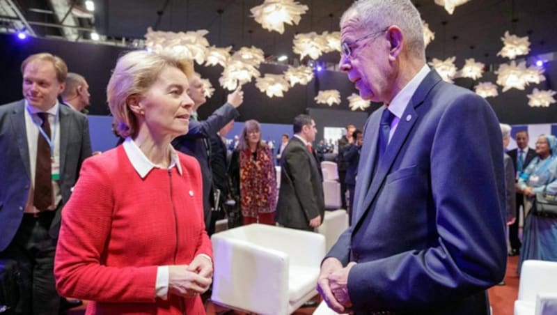 Van der Bellen in Madrid mit der neuen EU-Kommissionschefin Ursula von der Leyen ... (Bild: APA/BUNDESHEER/PETER LECHNER)