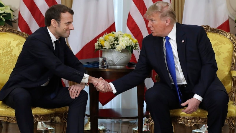 French President Emmanuel Macron with US President Donald Trump (Bild: AP)