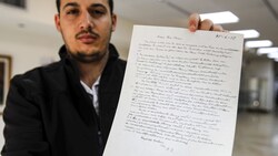Ein handgeschriebener Brief des weltberühmten Physikers Albert Einstein hat bei einer Versteigerung in Jerusalem keinen Abnehmer gefunden. (Bild: AFP)