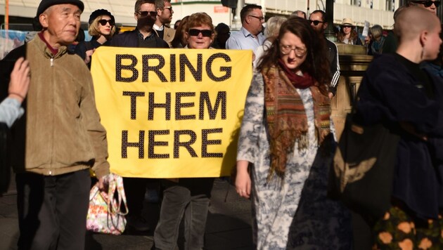 In Sydney und anderen australischen Städten kommt es regelmäßig zu Protesten gegen die Lager auf Manus und Nauru. (Bild: APA/AFP/PETER PARKS)