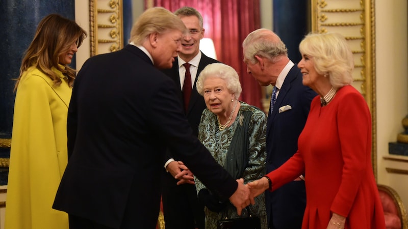 The Queen, Prince Charles and Duchess Camilla welcomed Donald and Melania Trump to Buckingham Palace. (Bild: AFP)