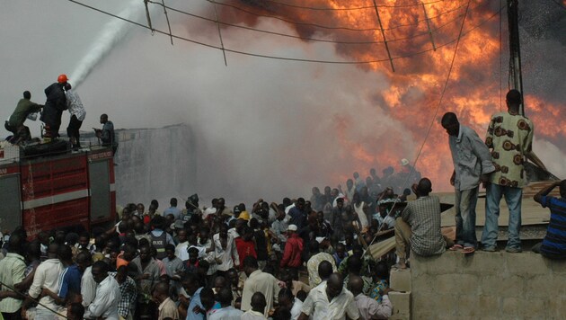Eine brennende Pipeline im Norden der nigerianischen Metropole Lagos (Symbolbild) (Bild: AFP)