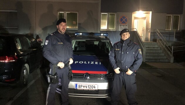 Harald Derfler (39, li.) und sein Kollege Stefan Singer (33) von der Polizeiinspektion Ennser Straße (Bild: Polizei OÖ)