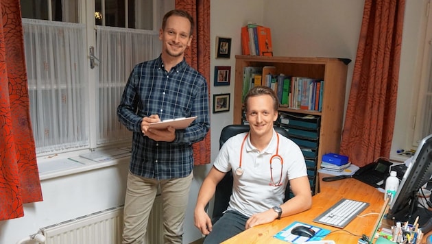 Mediziner Kevin Hanschitz (rechts) mit Bruder und Therapeut Manuel (Bild: Elisabeth Nachbar)
