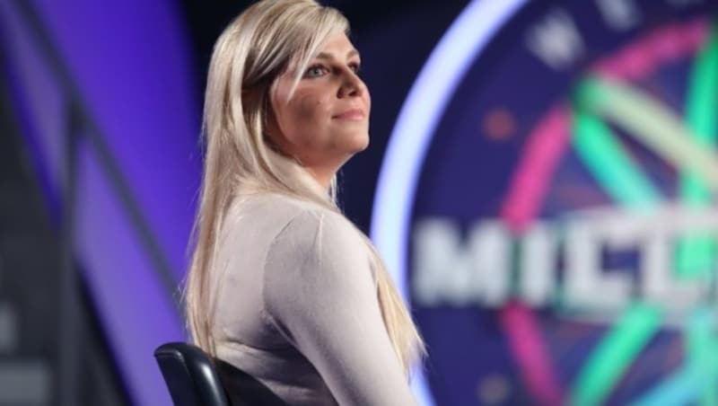 Lena Kotucha hatte bei „Wer wird Millionär?“ kein Glück mit ihren Fragen. (Bild: TVNOW / Frank Hempel)