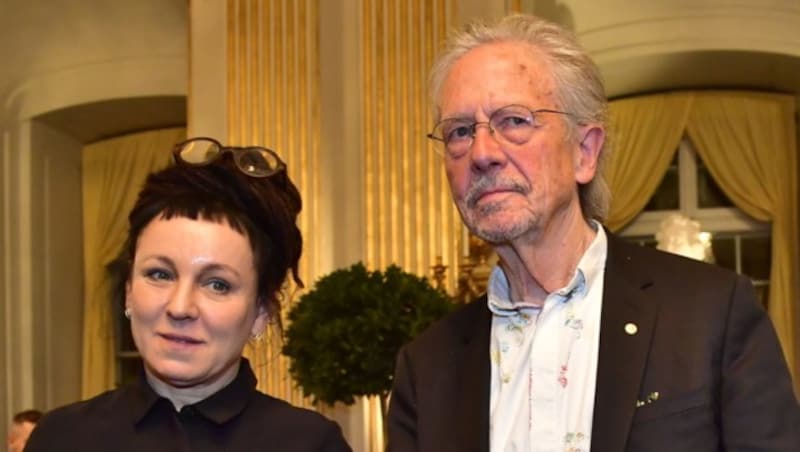 Gemeinsamer Auftritt von Peter Handke und Olga Tokarczuk, die den Nobelpreis für 2018 erst heuer bekommen hat (Bild: APA/AFP/TT News Agency/Jonas EKSTROMER)