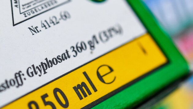 Die Verpackung eines Unkrautvernichtungsmittels, das den Wirkstoff Glyphosat enthält (Bild: APA/ZB/Patrick Pleul)