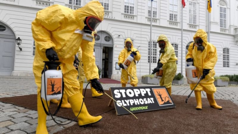 Greenpeace ortet einen „Verrat an der Demokratie“. (Bild: APA/ROLAND SCHLAGER)