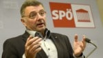 Hätte die SPÖ (im Bild der stellvertretende Klubobmann Jörg Leichtfried) den Antrag vorab der EU-Kommission zusenden müssen? (Bild: APA/HERBERT PFARRHOFER)