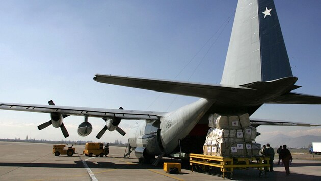 Eine solche C-130 Hercules der chilenischen Luftwaffe wird vermisst. (Bild: AFP/David Lillo)