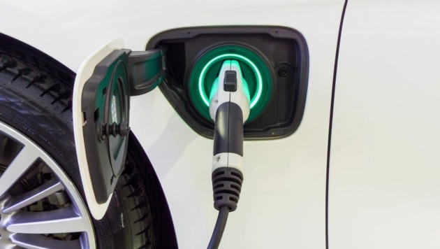 Der neue Akku soll eine „Ära des superschnellen Ladens von Elektrofahrzeugen“ einläuten. (Bild: ©Nischaporn - stock.adobe.com)