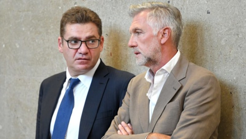 Jörg Zarbl (links) ist der Rechtsbeistand Walter Meischbergers. (Bild: APA/ROLAND SCHLAGER/APA-POOL)