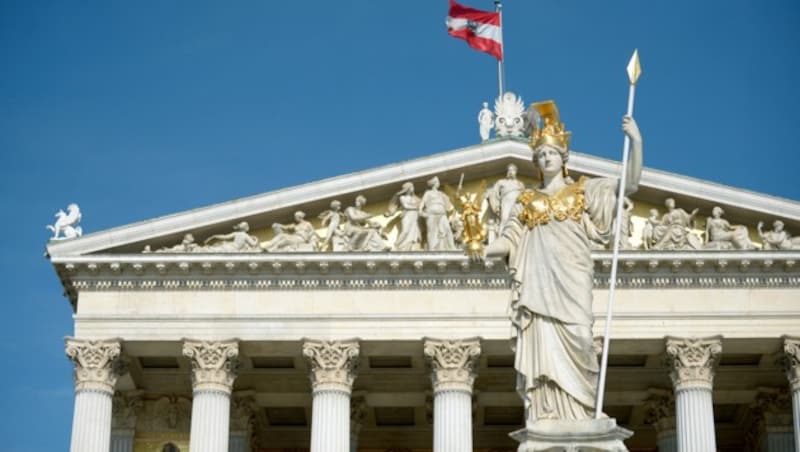 Die Opposition kann Gesetzte der Regierung nun wieder auf die lange Bank schieben. (Bild: APA/Roland Schlager)