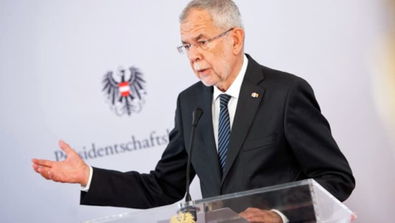 „Wir kriegen das schon hin“ - Präsident Van der Bellens Handeln in der Regierungskrise war offensichtlich vertrauensstiftend. (Bild: APA/BUNDESHEER/CARINA KARLOVITS)