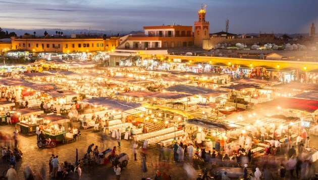 Markt am Jamaa el Fna in Marrakesch (Bild: ©kasto - stock.adobe.com)