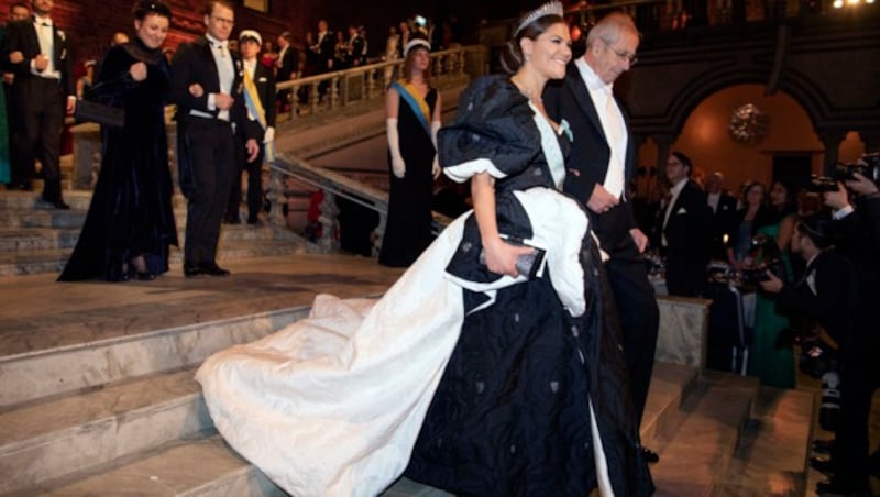 Kronprinzessin Victoria und James Peebles (Bild: Jessica Gow /TT News Agency via AP)