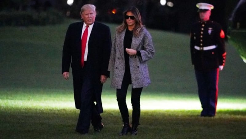 Wenn sie ihren Ehemann ärgern will, trägt Melania Trump Hosen. (Bild: AFP)