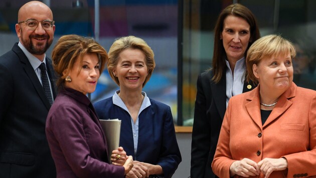 EU-Ratspräsident Charles Michel, Brigitte Bierlein, EU-Kommissionspräsidentin Ursula von der Leyen, die belgische Premierministerin Sophie Wilmes und die deutsche Bundeskanzlerin Angela Merkel (Bild: AFP)