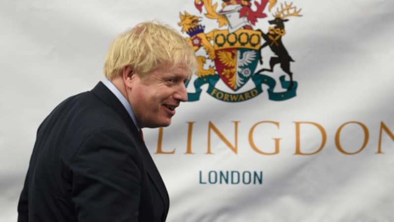 Premier Boris Johnson freut sich über seine absolute Mehrheit im britischen Parlament. (Bild: APA/AFP/Oli SCARFF)