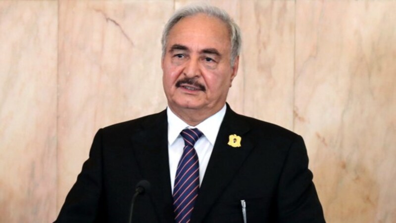 General Khalifa Haftar begann seine Offensive mit dem Versprechen, Libyen von Extremisten zu befreien. (Bild: APA/AFP/Tunisian Presidency/HO)