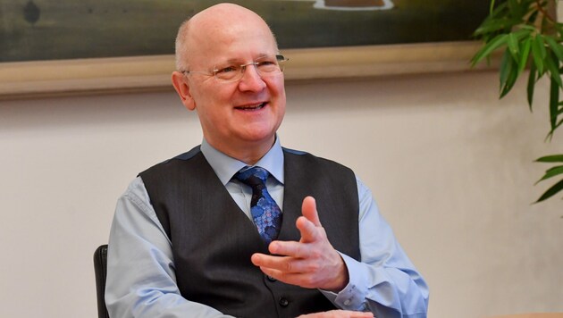 Sparkasse-OÖ-Generaldirektor Michael Rockenschaub wird am Montag 65 Jahre alt. (Bild: Harald Dostal)