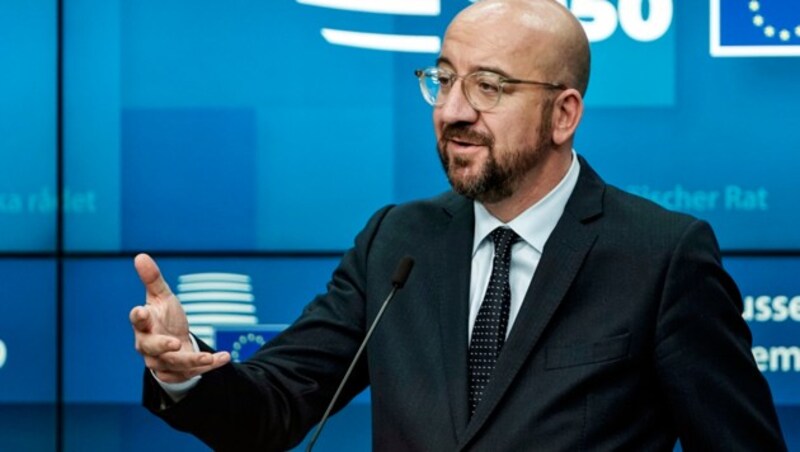 ... und Ratspräsident Charles Michel (Bild: APA/AFP/KENZO TRIBOUILLARD)