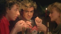 George Michael hat die Haare schön: Nicht nur aufgrund der verwegenen Fönwelle besitzt das Video zu „Last Christmas“ Kultstatus. (Bild: Sony Music Entertainment)