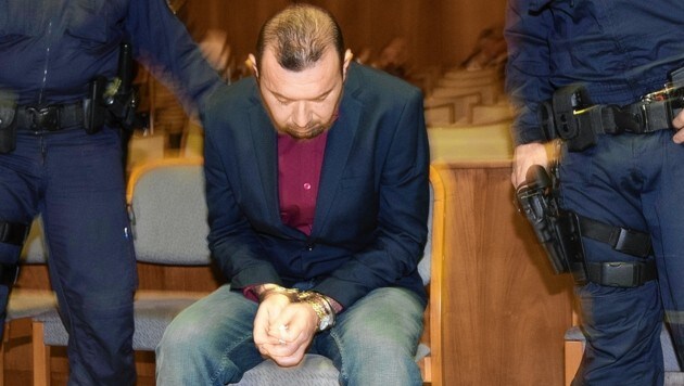 Der Angeklagte Ali R. am Montag vor Gericht in Graz (Bild: © Elmar Gubisch)