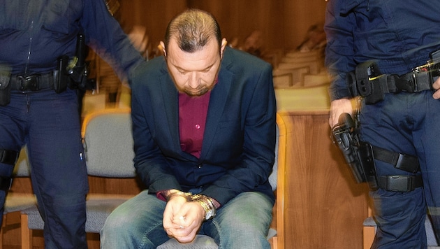 Der Angeklagte Ali R. am Montag vor Gericht in Graz (Bild: © Elmar Gubisch)