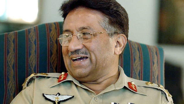 Pervez Musharraf auf einem Archivbild aus dem Jahr 2004 (Bild: AFP/Jewel Samad)