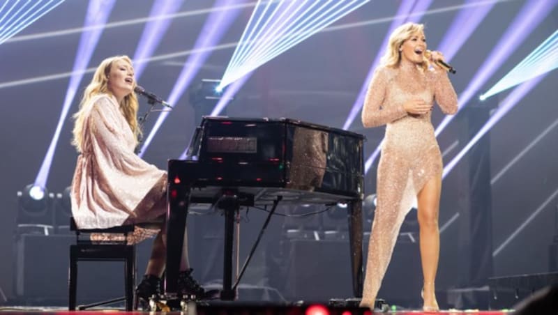 Freya Ridings und Helene Fischer in der „Helene Fischer-Show“ am Christtag (25. Dezember, 20.15 Uhr, ORF 2 (Bild: ORF)