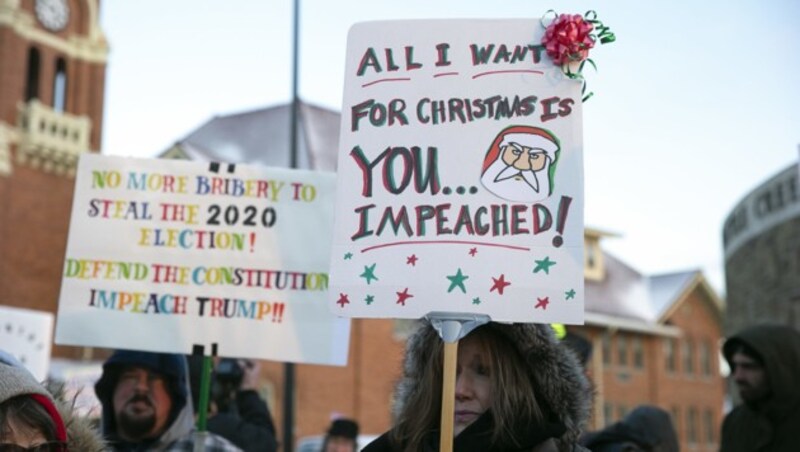 Trumps Auftritt in Battle Creek im US-Staat Michigan wurde von Protesten begleitet. Die politische Polarisierung des Landes wird sich nun wohl verstärken. (Bild: APA/AFP/GETTY IMAGES/NUCCIO DINUZZO)