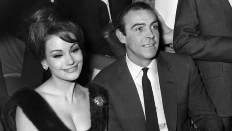 Claudine Auger und Sean Connery 1965 in Paris (Bild: AFP)