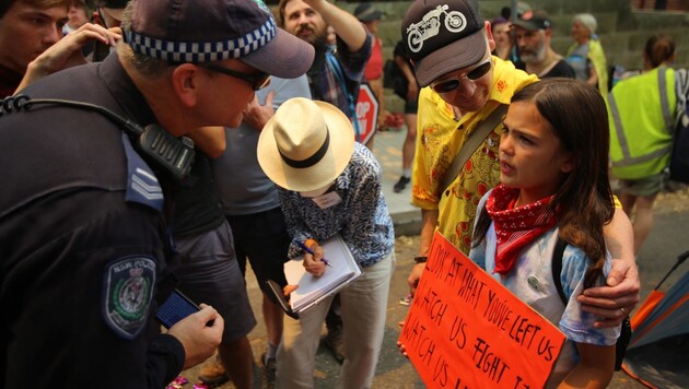 Dieses Foto machte Izzy (13) zum Gesicht der Klimaproteste in Australien. (Bild: EPA)