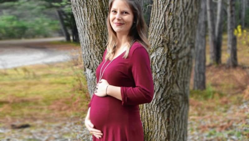 Schon während der Schwangerschaft war die 29-jährige Tirolerin überglücklich. (Bild: Sarah Plattner Picturedesk, krone.at-Grafik)