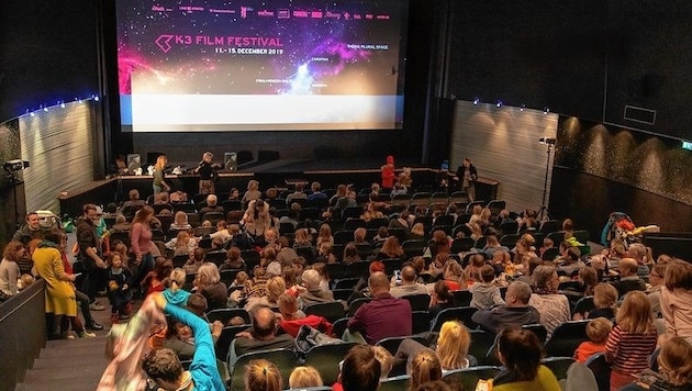 Alle Plätze im Kinosaal waren besetzt - der Kurzfilm der Kinder kam beim Publikum gut an. (Bild: KRAMMER)