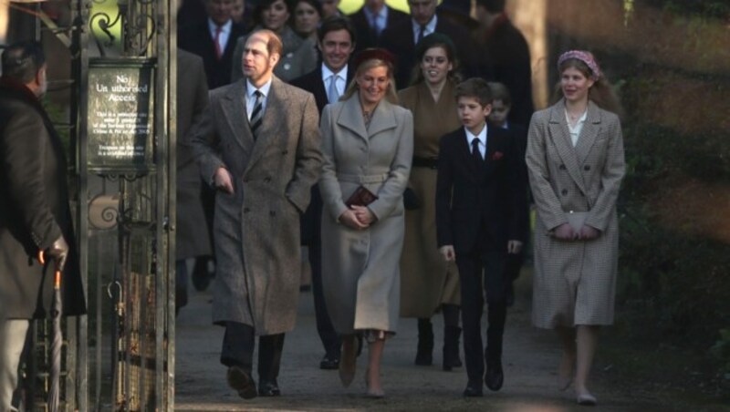 Prinz Edward, Earl of Wessex und seine Frau Sophie mit ihren Kindern Louise und James (Bild: AP)