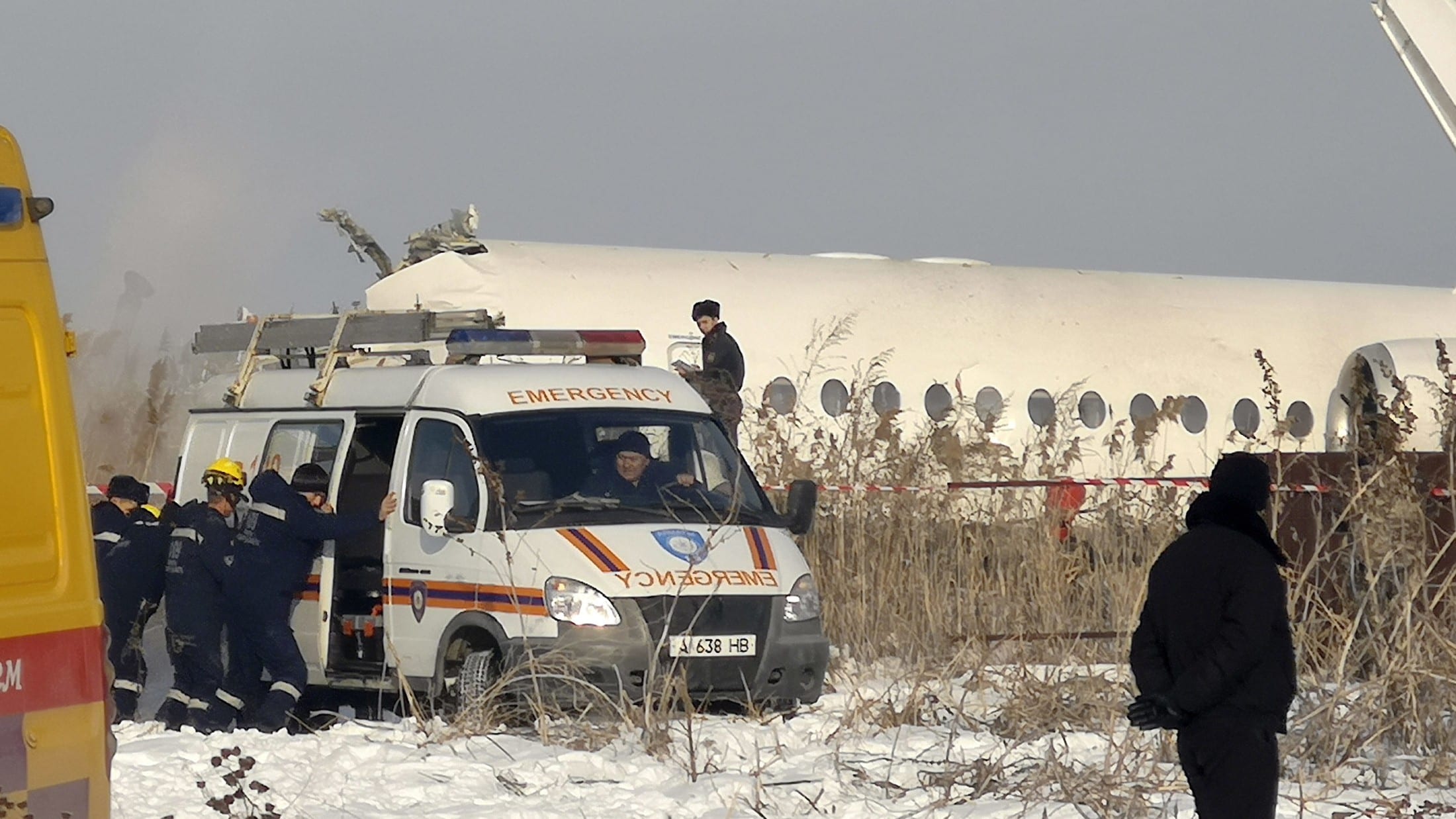 Drama in Kasachstan Passagierjet nach Start abgestürzt Zwölf Tote