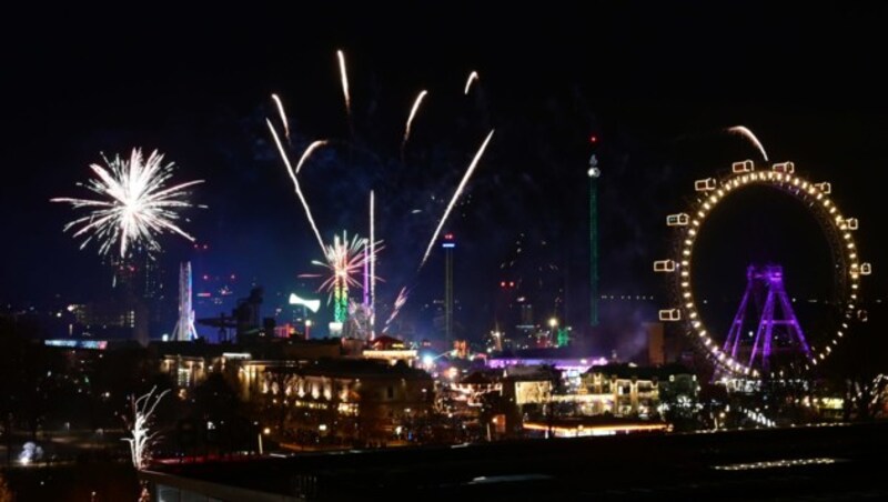 Archivbild: Feuerwerk im Wiener Prater (Bild: APA/HERBERT P. OCZERET)