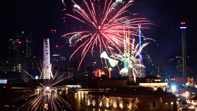 Wird es ein so ruhiges Silvester wie im vergangenen Jahr? Noch sind die Regeln zu den Feiertagen ausständig. (Bild: APA/HERBERT P. OCZERET)