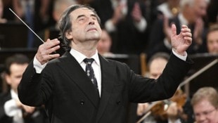 Riccardo Muti, 83, wird im kommenden Jahr die Wiener Philharmoniker dirigieren - bereits zum siebenten mal. (Bild: APA/HANS PUNZ)